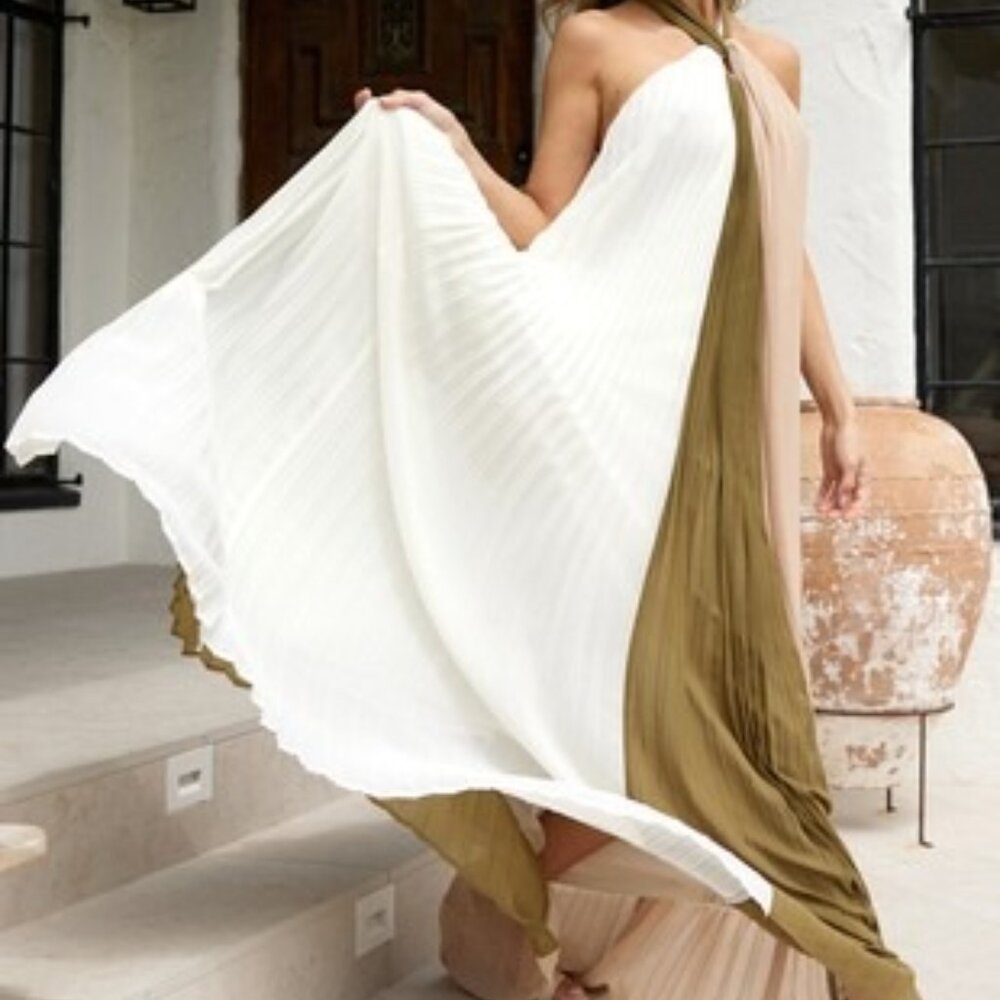 Elegant Maxi Pleated Dress